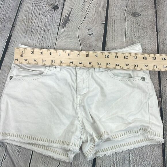 Guess Y2K White Jean Shorts Raw Hem size 14 (Junior size) - Picture 9 of 12